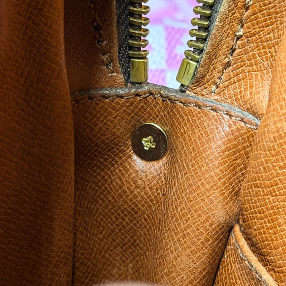 Louis Vuitton Monogram Crossbody Bag Amazone Crossbody - Picture 13 of 13